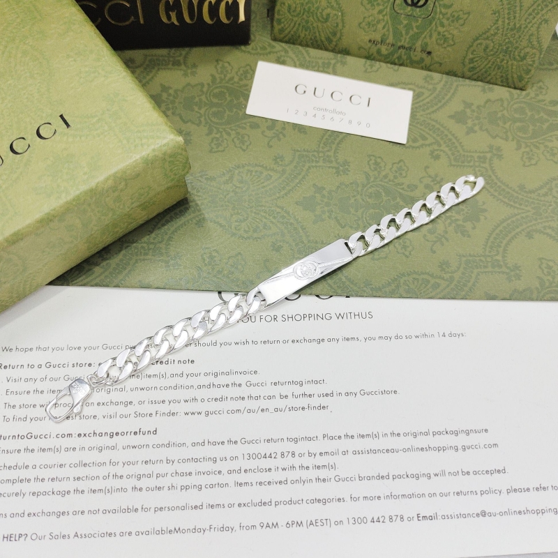 G*u*i bracelets